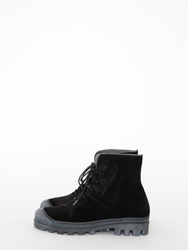 Lofina - Boot in suede with laces and zipper