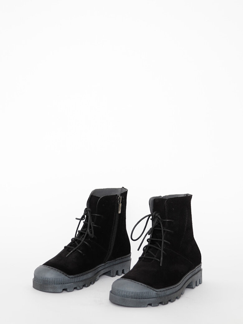 Lofina - Boot in suede with laces and zipper