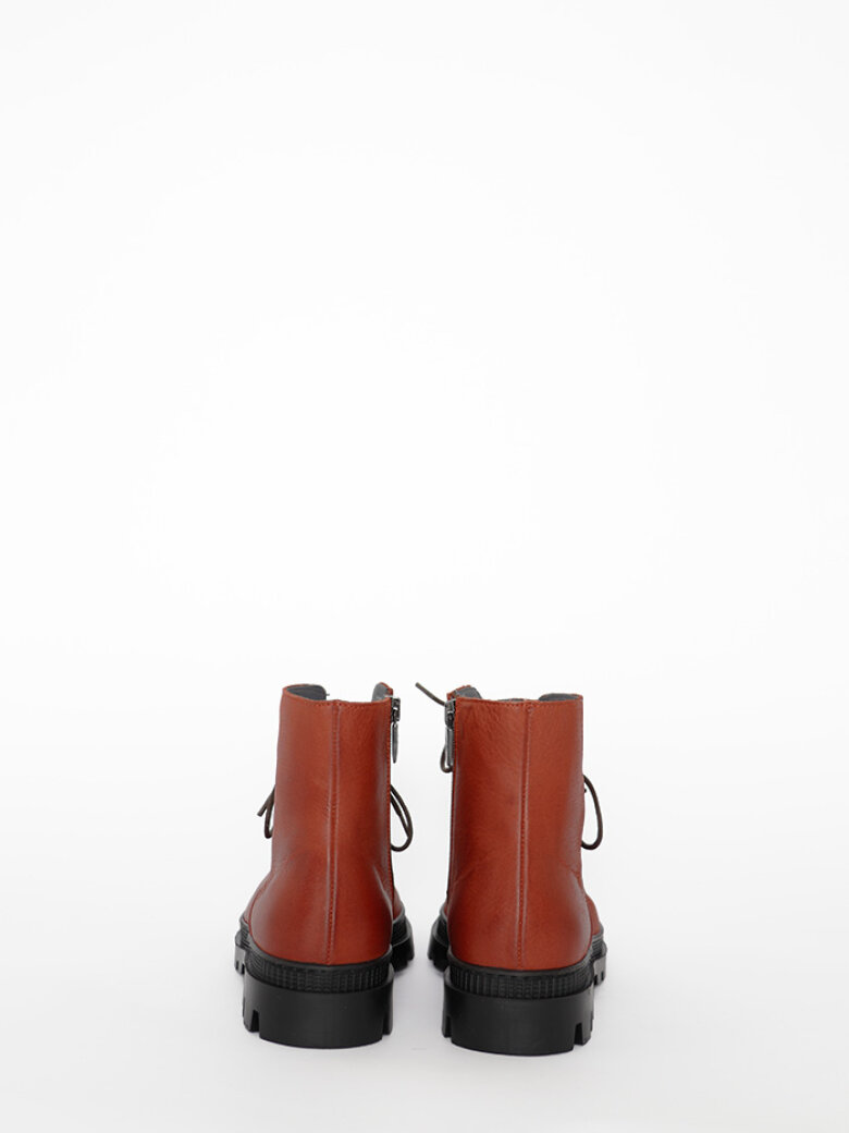 Lofina - Boot with laces and a zipper