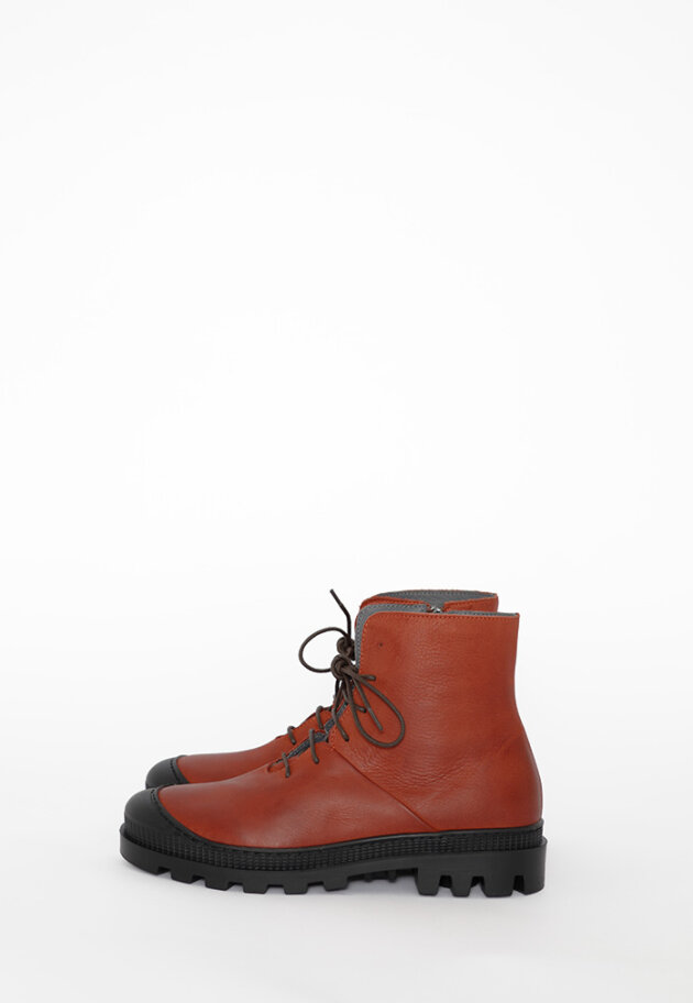 Lofina - Boot with laces and a zipper