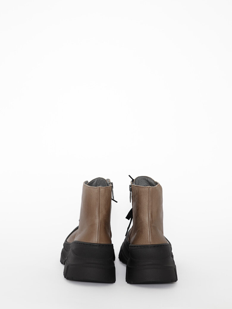 Lofina - Boot with laces and a zipper