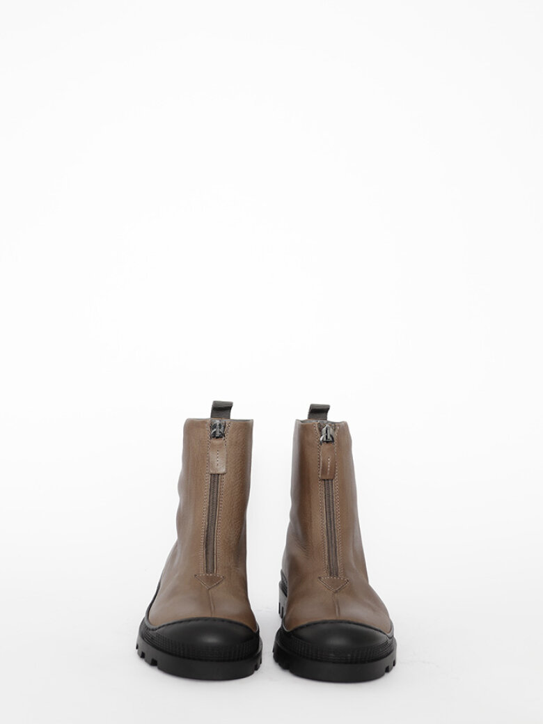 Lofina - Boot with front zipper