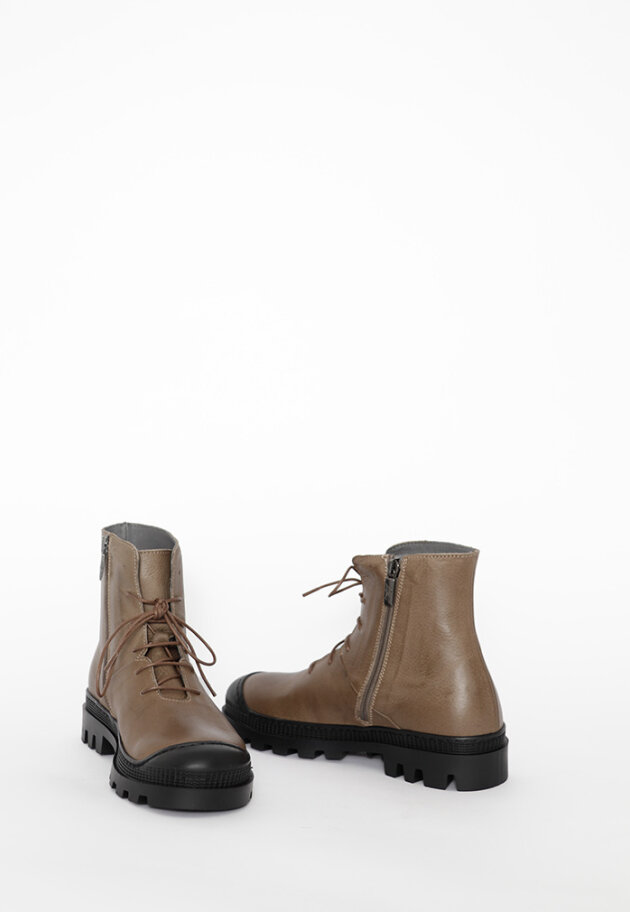 Lofina - Boot with laces and zipper