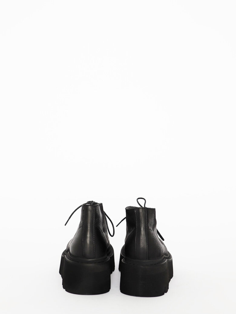 Lofina - Shoe with laces