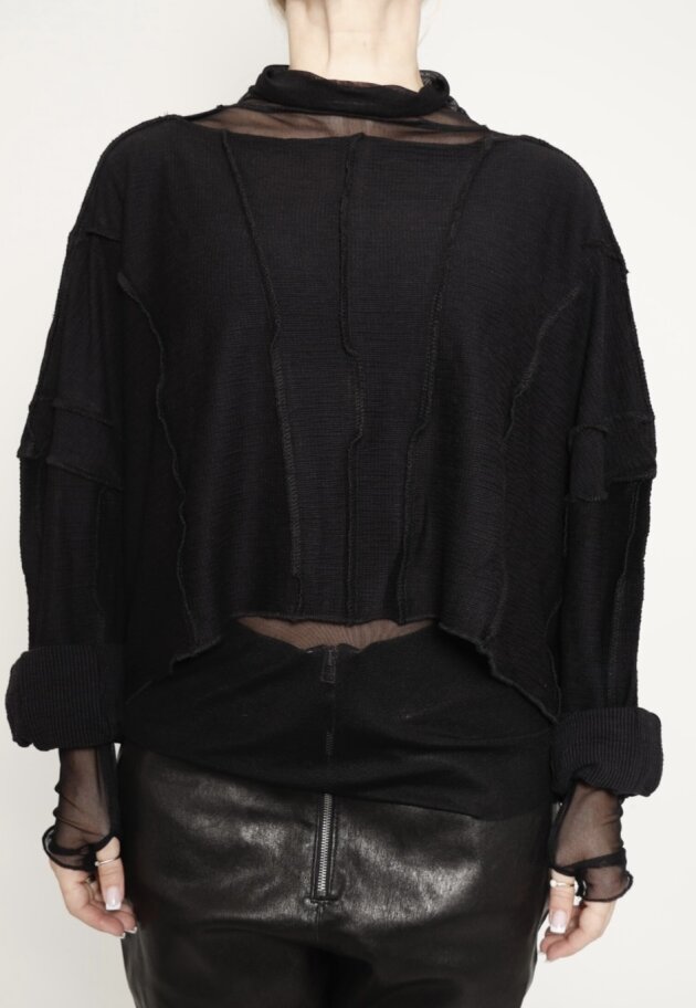 Sort Aarhus - Cropped blouse in rib with long wide sleeves