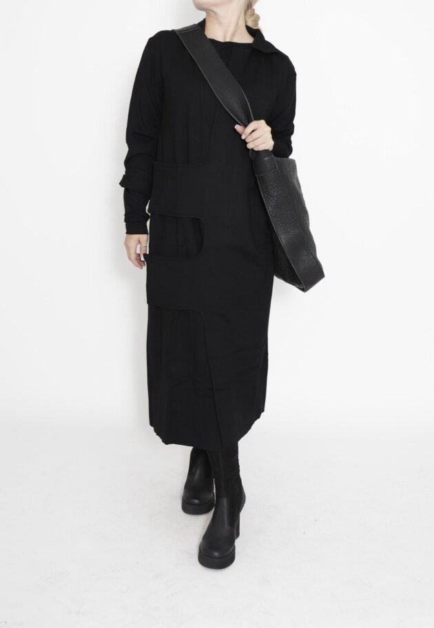 Sort Aarhus - Long cardigan with v-neck and button closure