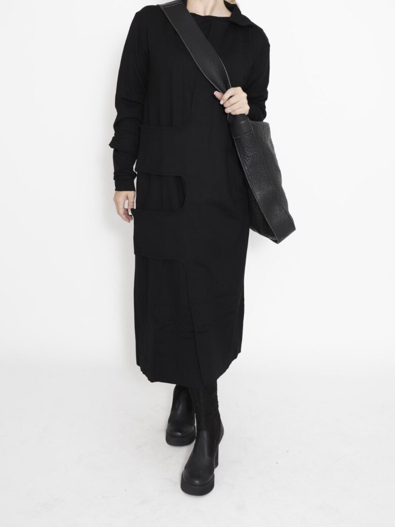 Sort Aarhus - Long cardigan with v-neck and button closure