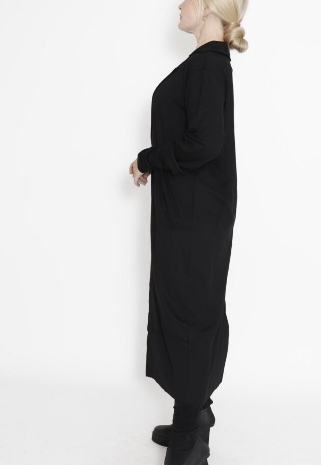 Sort Aarhus - Long cardigan with v-neck and button closure