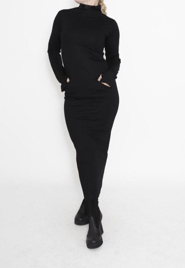 Sort Aarhus - Tight dress with extra long sleeves and a zipper