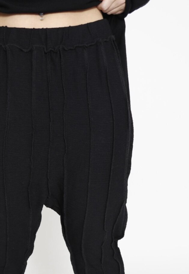 Sort Aarhus - Loose fit pants in rib