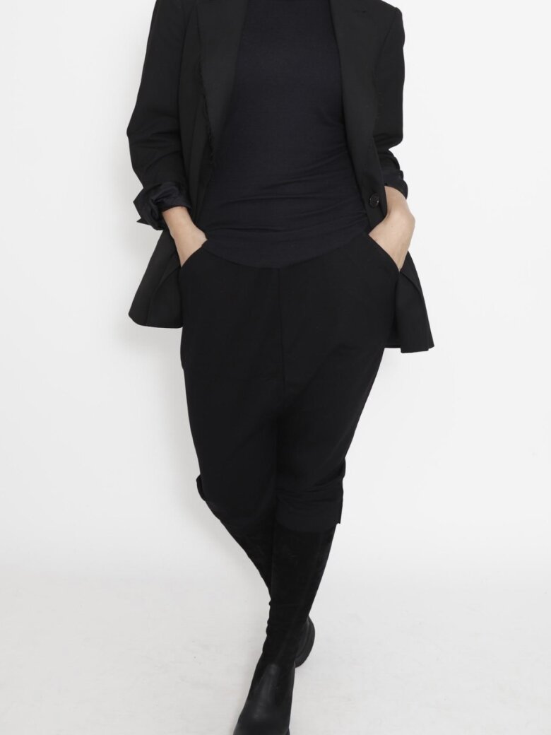 Sort Aarhus - Baggy cropped trousers with elastic and pockets
