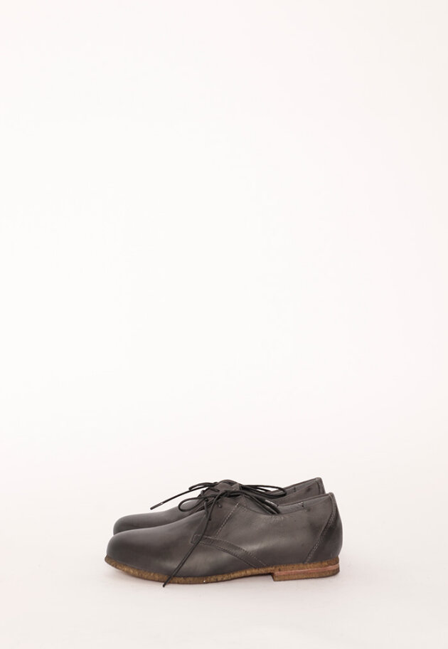 Lofina - Low shoe with shoelace and a raw rubber sole