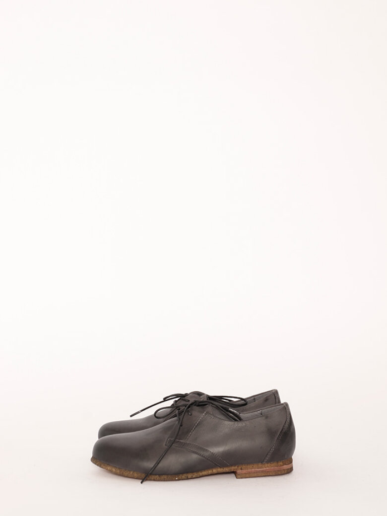 Lofina - Low shoe with shoelace and a raw rubber sole