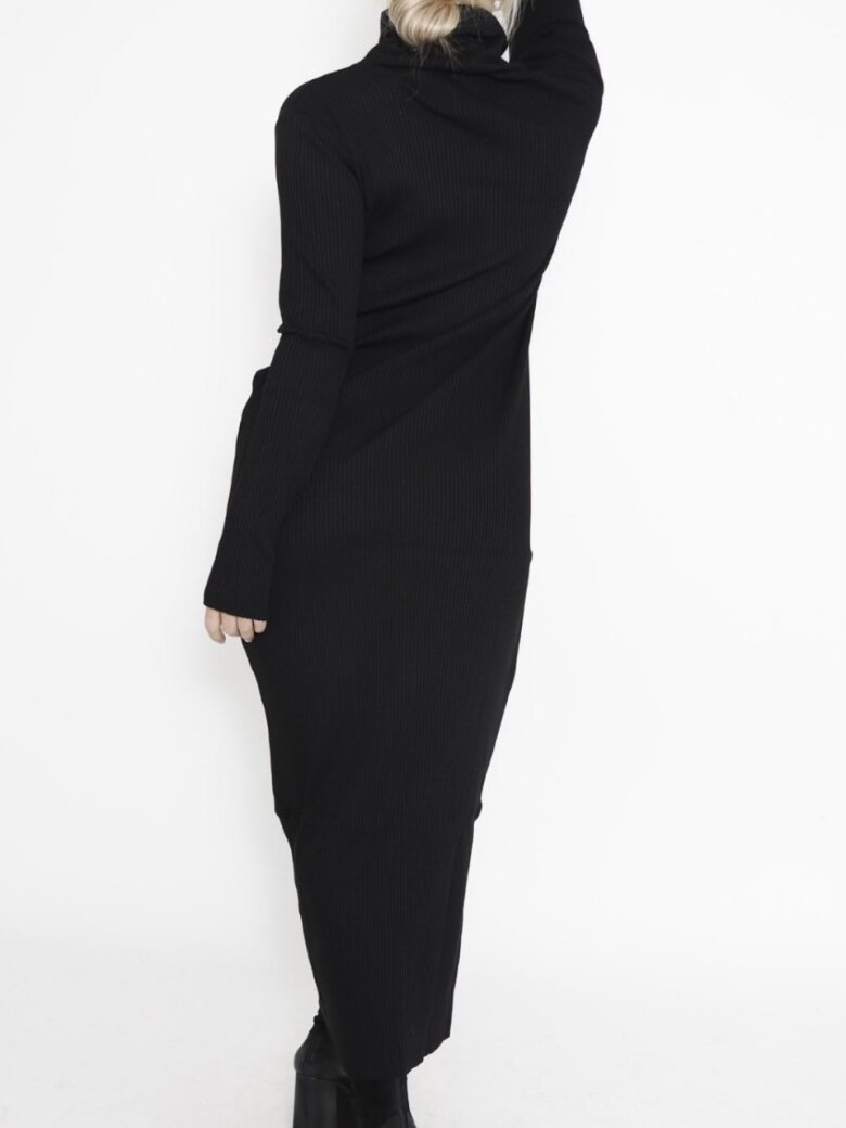 Sort Aarhus - Long dress in wide rib with thumb opening and high neck