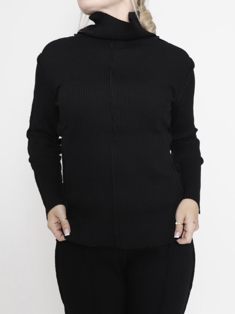 Sort Aarhus - Wide ribbed blouse with high neck and long sleeves