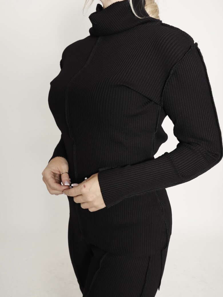 Sort Aarhus - Wide ribbed blouse with high neck and long sleeves