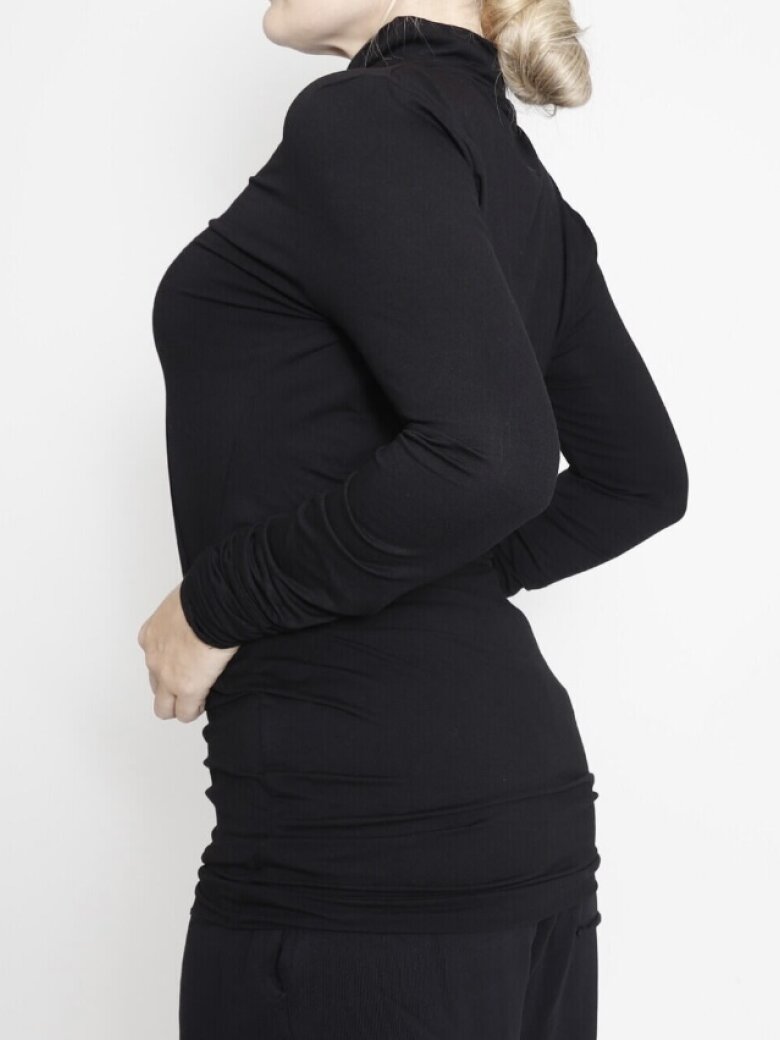 Sort Aarhus - Tight fit blouse with high neck and long sleeves