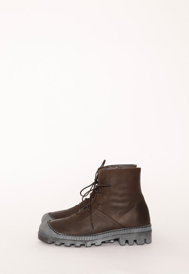 Lofina - Bootie with a strong rubber sole and laces