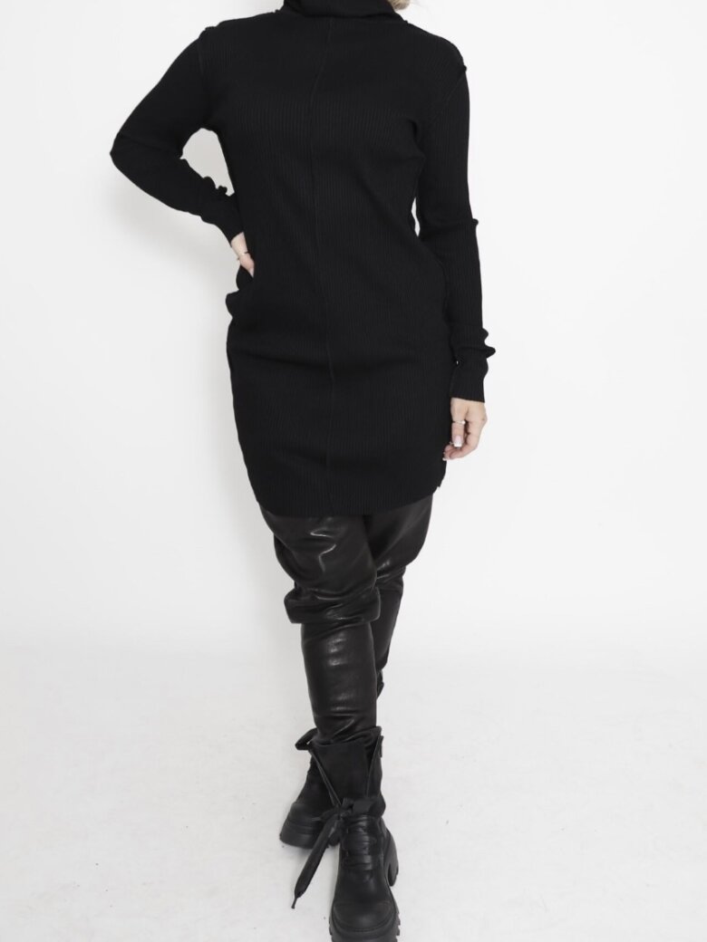 Sort Aarhus - Wide ribbed blouse with high neck and long sleeves