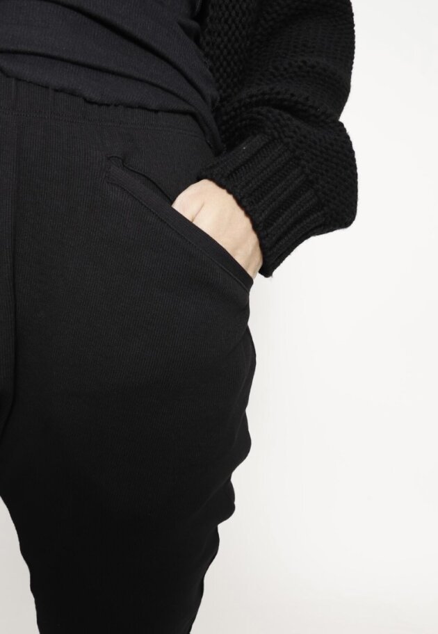 Sort Aarhus - Baggy ribbed sweat pants with elastic waist band and pockets