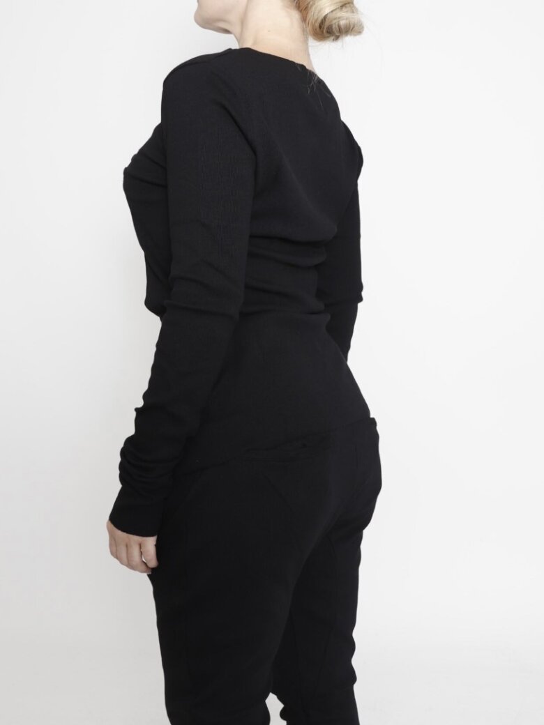Sort Aarhus - Ribbed blouse with buttons, tie strap and slit in one side