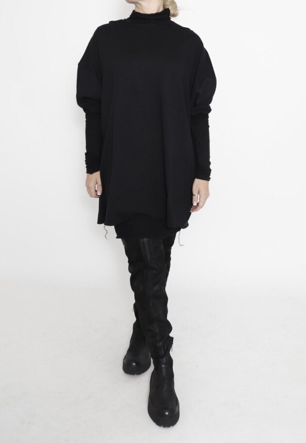 Sort Aarhus - Oversize blouse in soft material and with wide sleeves