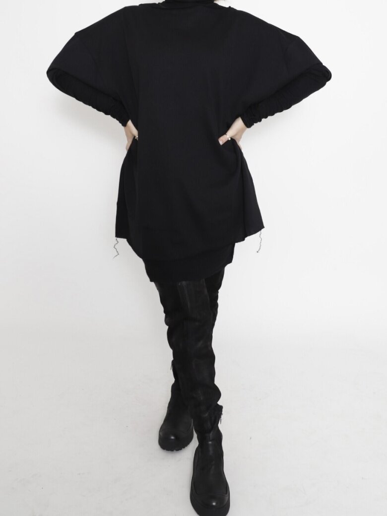 Sort Aarhus - Oversize blouse in soft material and with wide sleeves