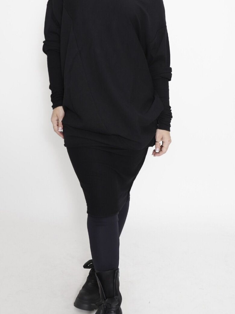 Sort Aarhus - Blouse in soft material and with a high neckline
