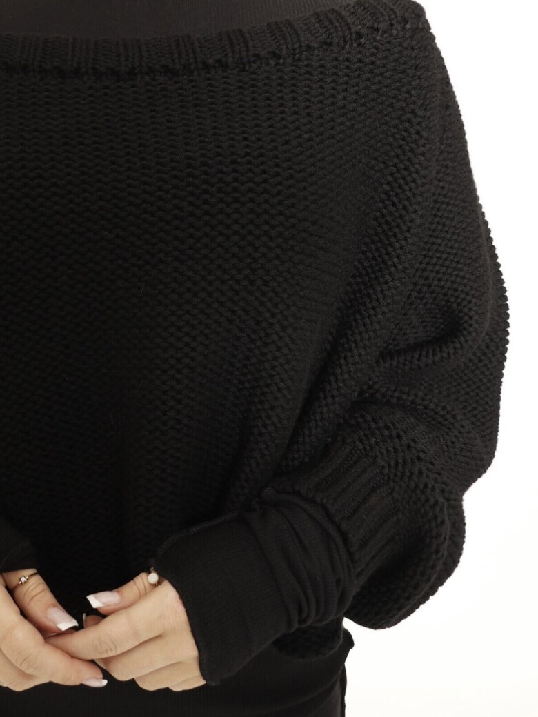 Sort Aarhus - Oversized cropped sweater in soft merino wool