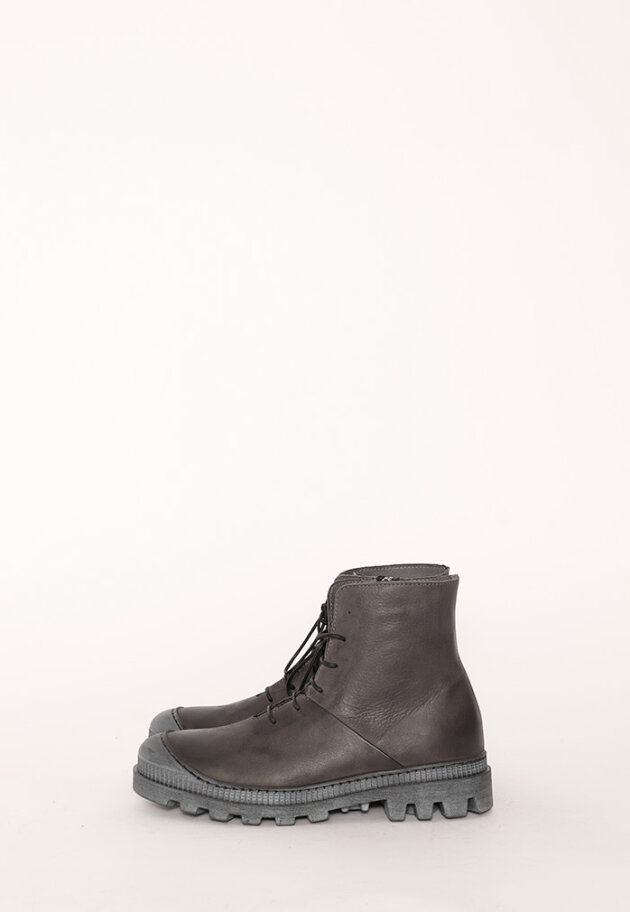 Lofina - Bootie with a strong rubber sole and laces