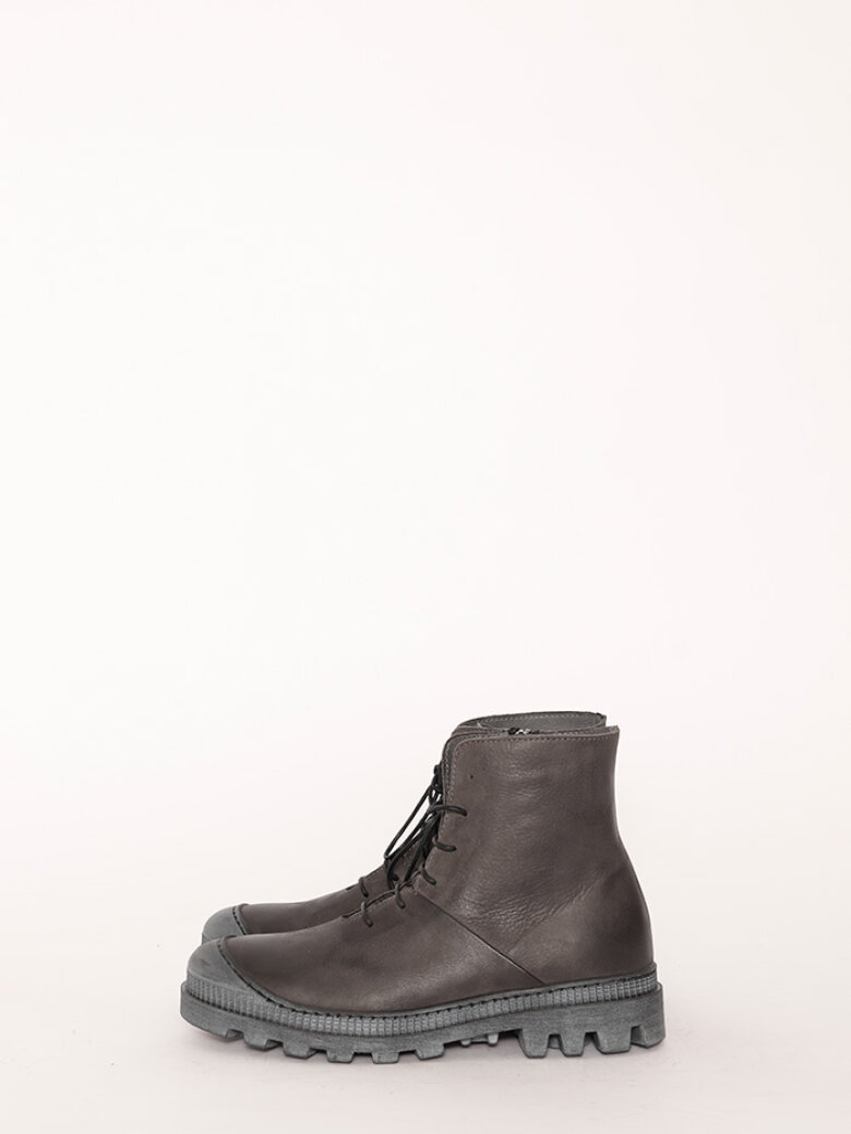 Lofina - Bootie with a strong rubber sole and laces