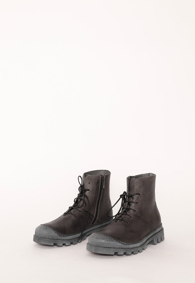 Lofina - Bootie with a strong rubber sole and laces