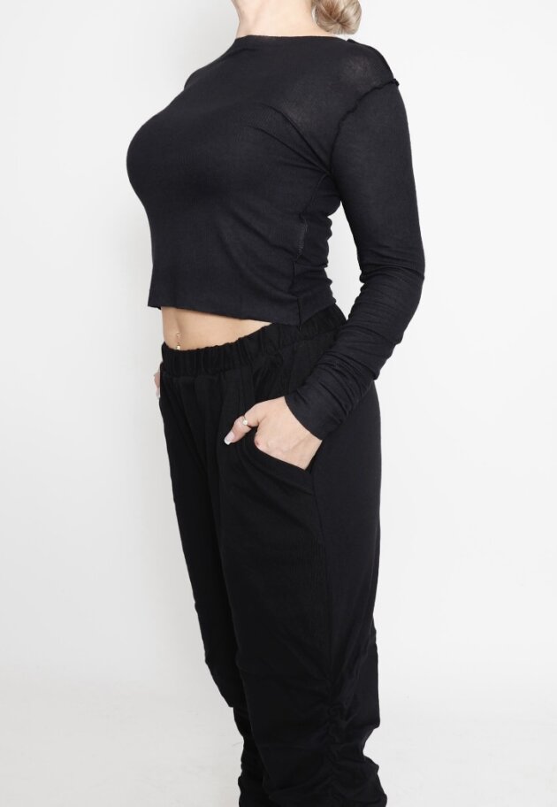 Sort Aarhus - Cropped basic blouse in rib with visible stitching