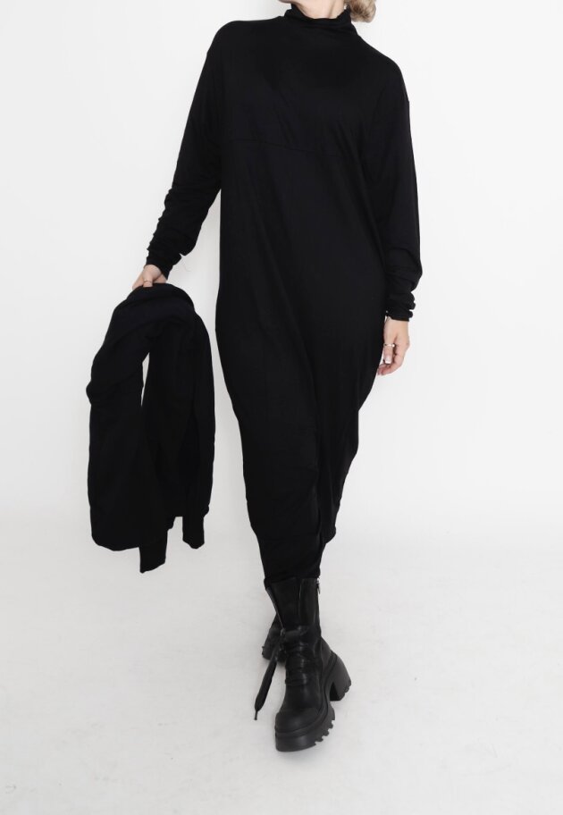 Sort Aarhus - Baggy jumpsuit with a high neck