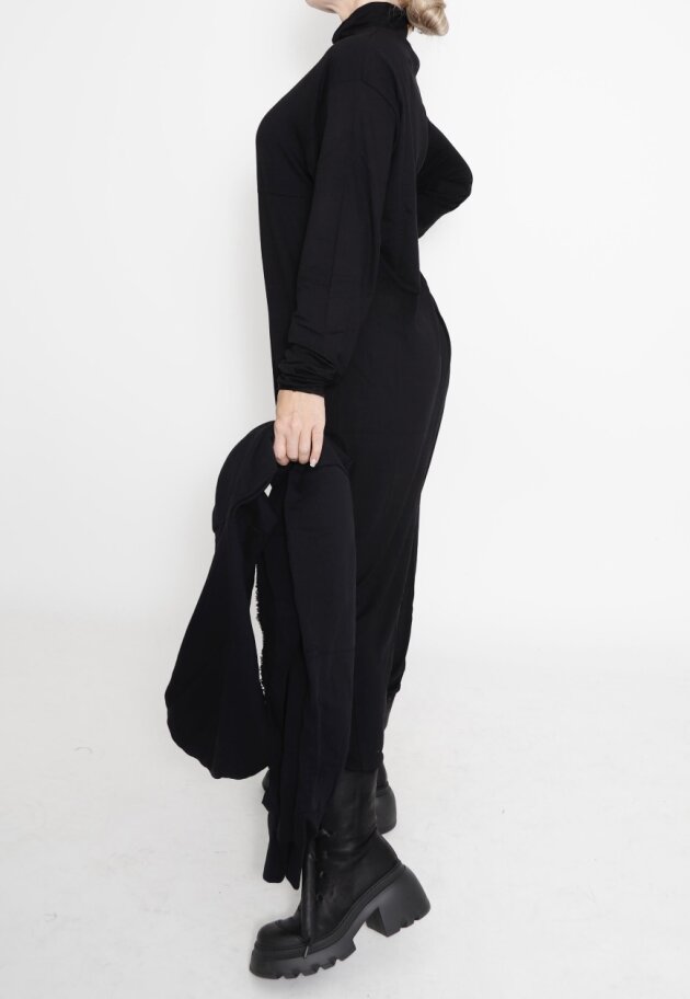Sort Aarhus - Baggy jumpsuit with a high neck