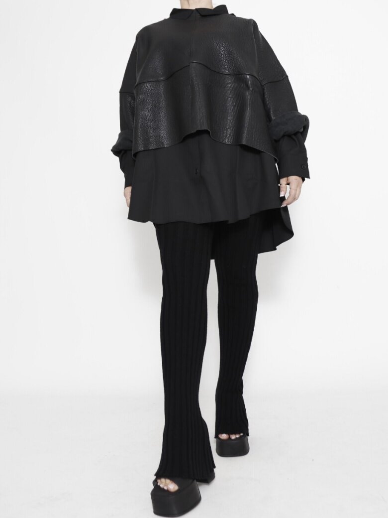 Sort Aarhus - Shrunked leather blouse with wide sleeves and neckline