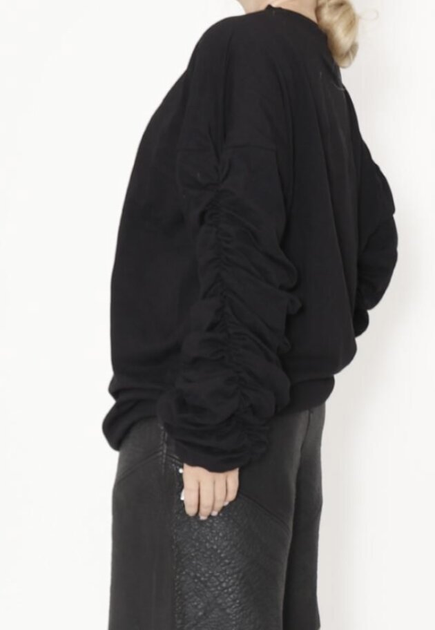 Sort Aarhus - Long oversize sweatshirt with wrinkles on sleeves