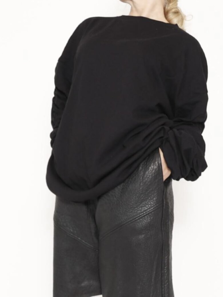 Sort Aarhus - Long oversize sweatshirt with wrinkles on sleeves