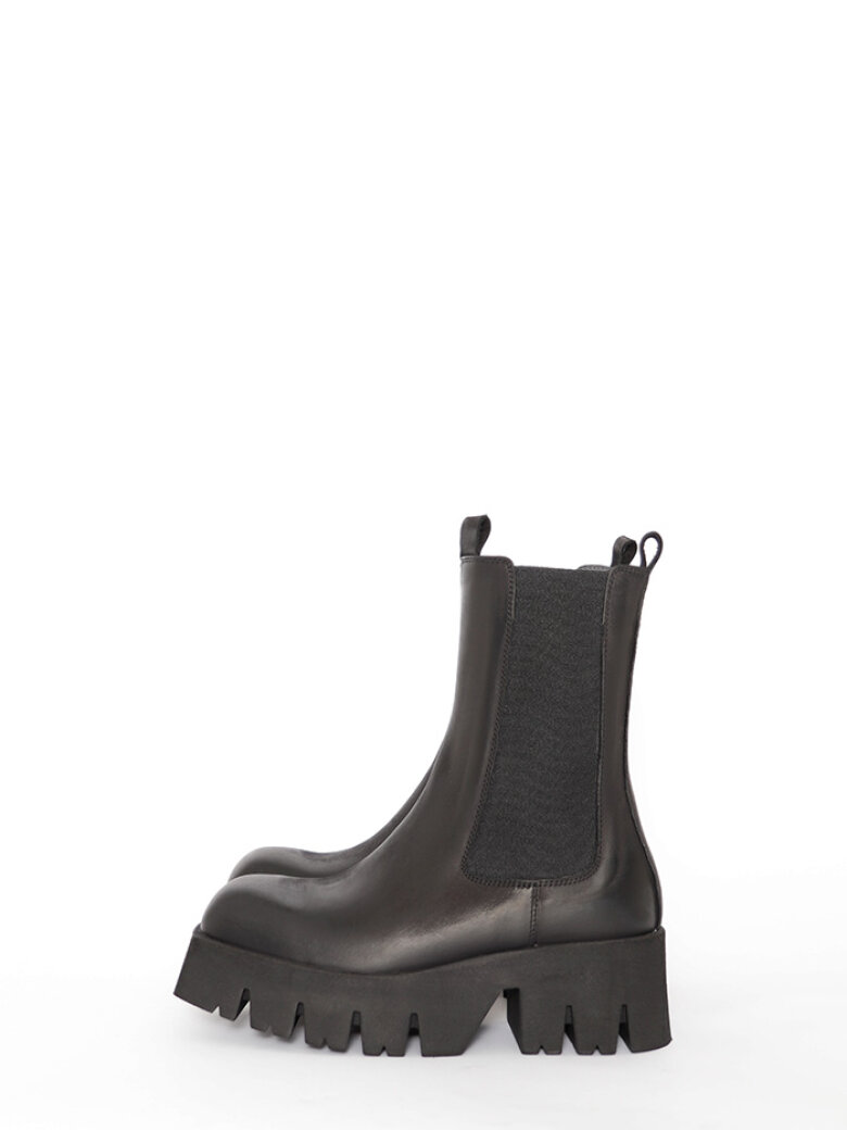 Lofina - Boot with a zipper and elastic