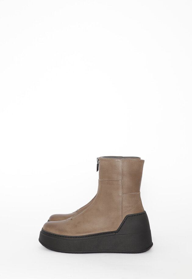 Lofina - Boot with a front zipper