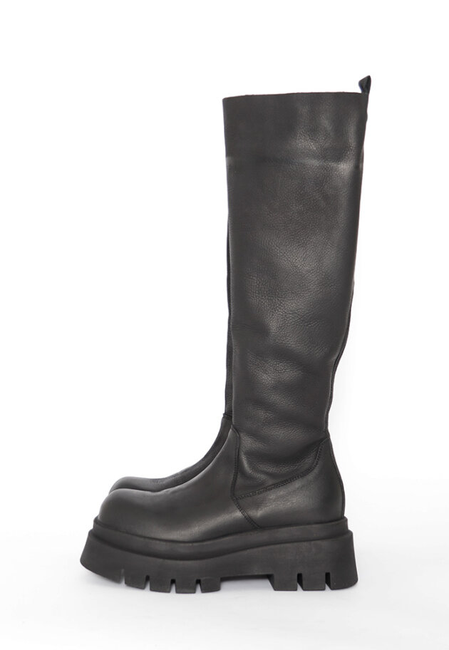 Lofina - Long boot with a zipper