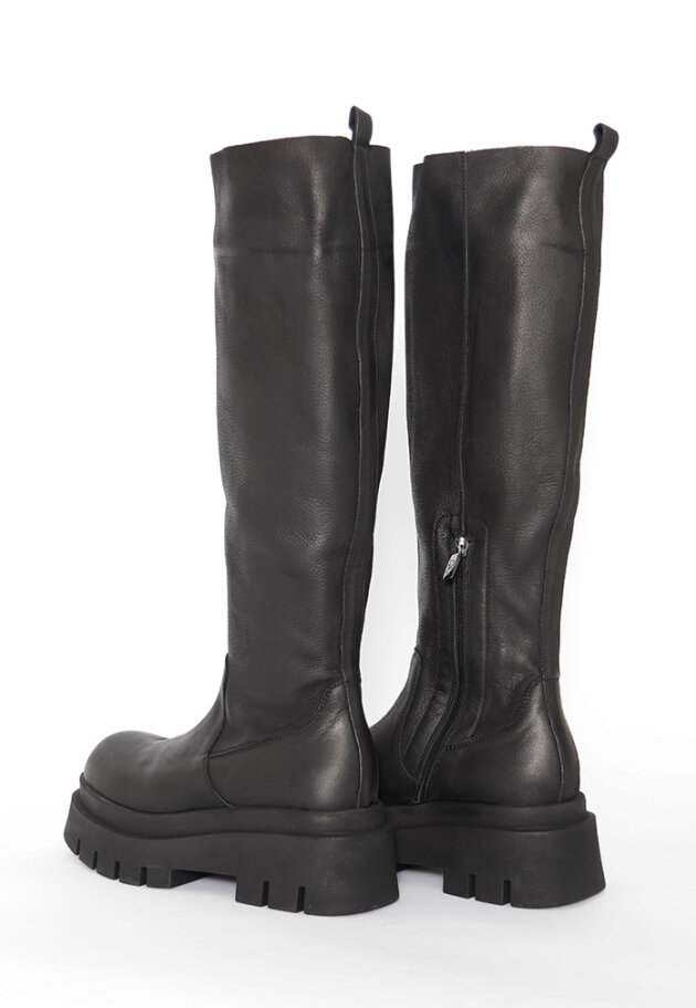 Lofina - Long boot with a zipper