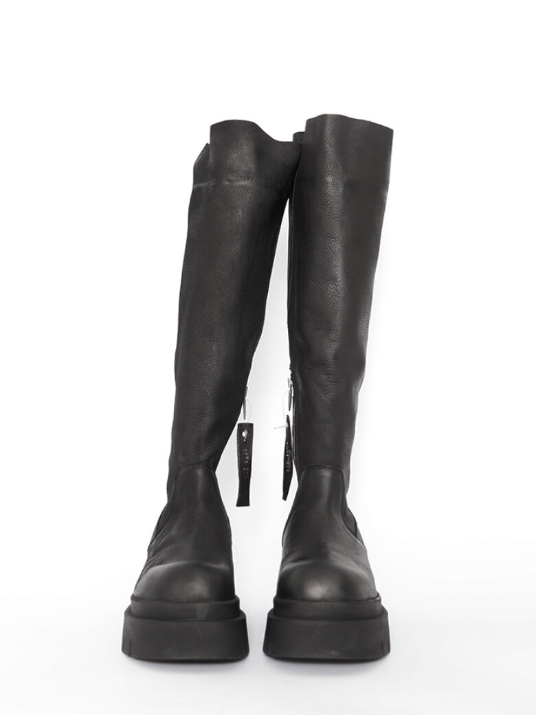 Lofina - Long boot with a zipper