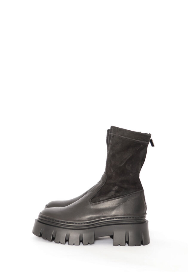 Lofina - Boot with suede stretch skin