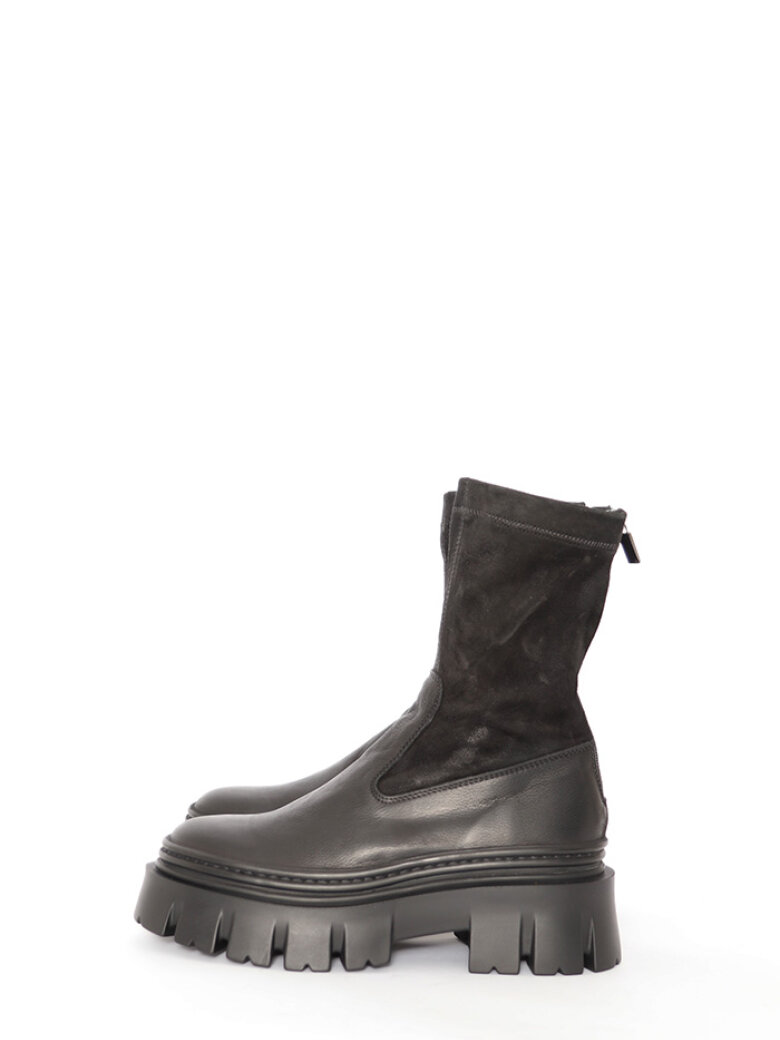 Lofina - Boot with suede stretch skin