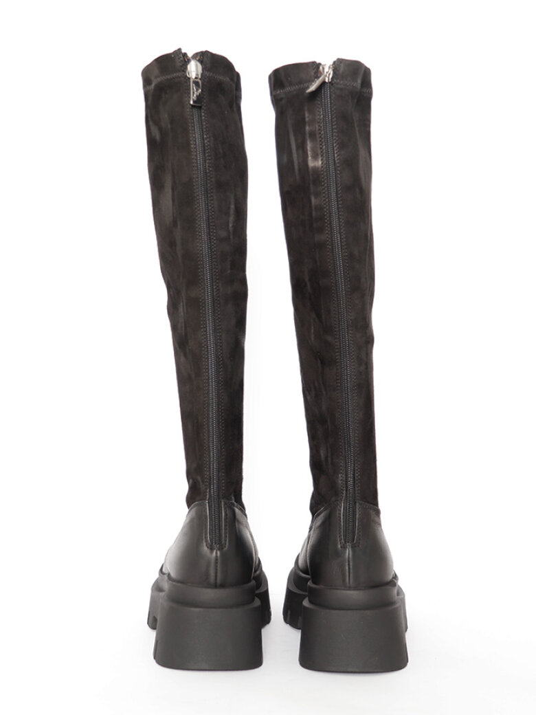 Lofina - Long boot with suede stretch skin and a zipper