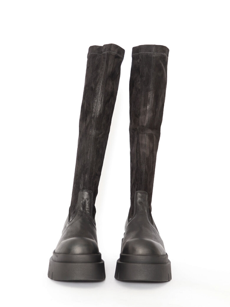 Lofina - Long boot with suede stretch skin and a zipper