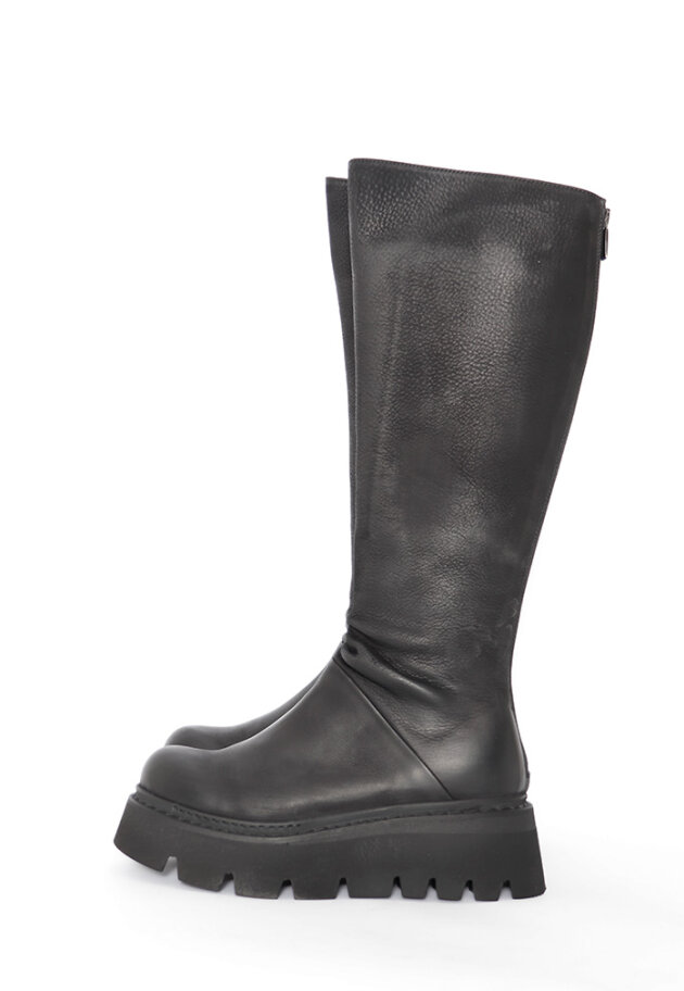 Lofina - Long boot with a back zipper