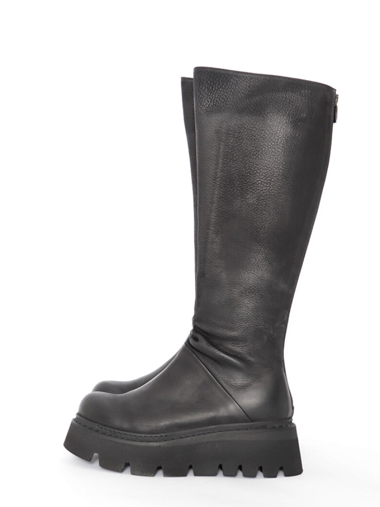 Lofina - Long boot with a back zipper