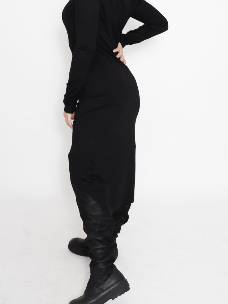 Sort Aarhus - Tight fit dress with a high cut, long sleeves and high neck